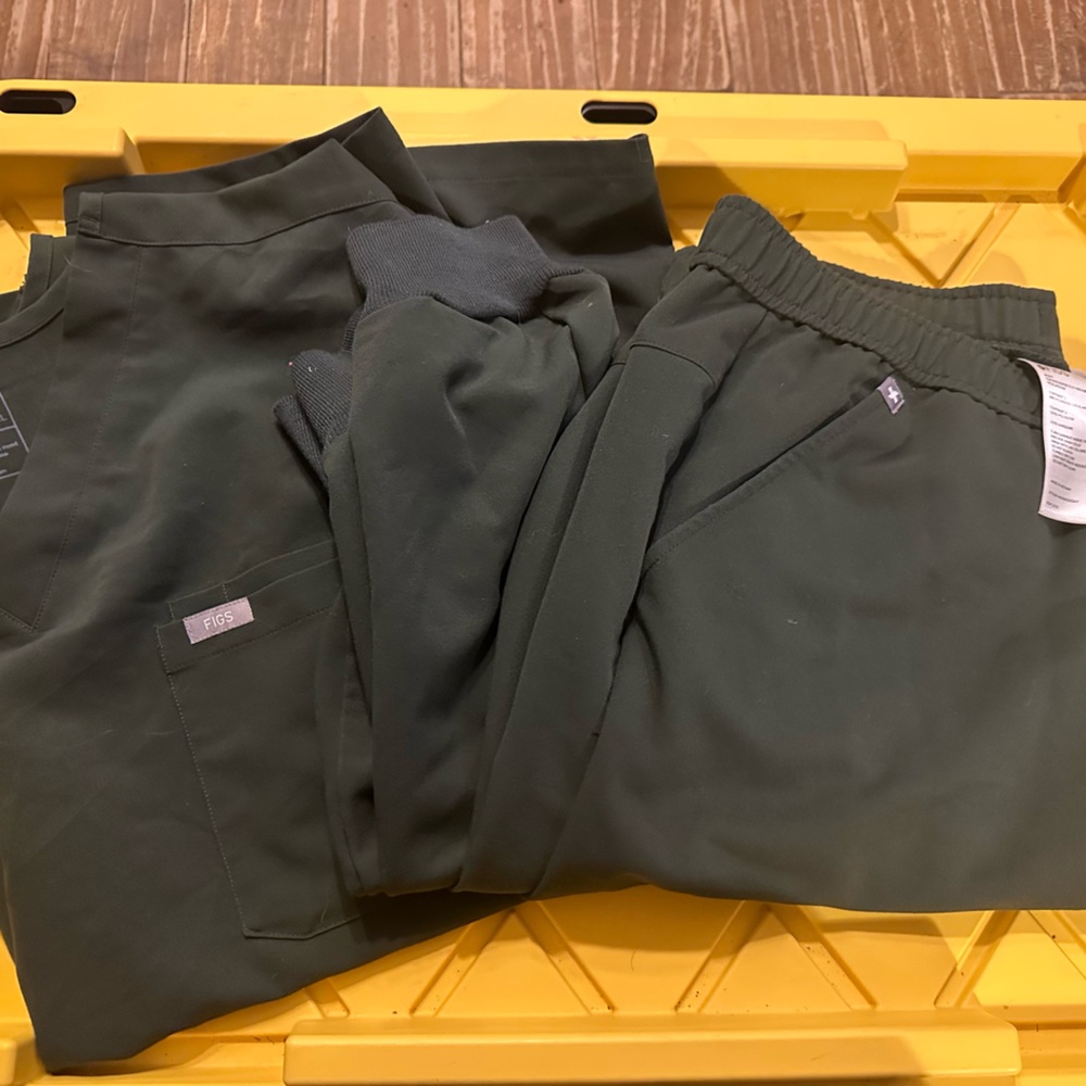 Figs technical collection xxl top, xl-t bottoms (men’s)